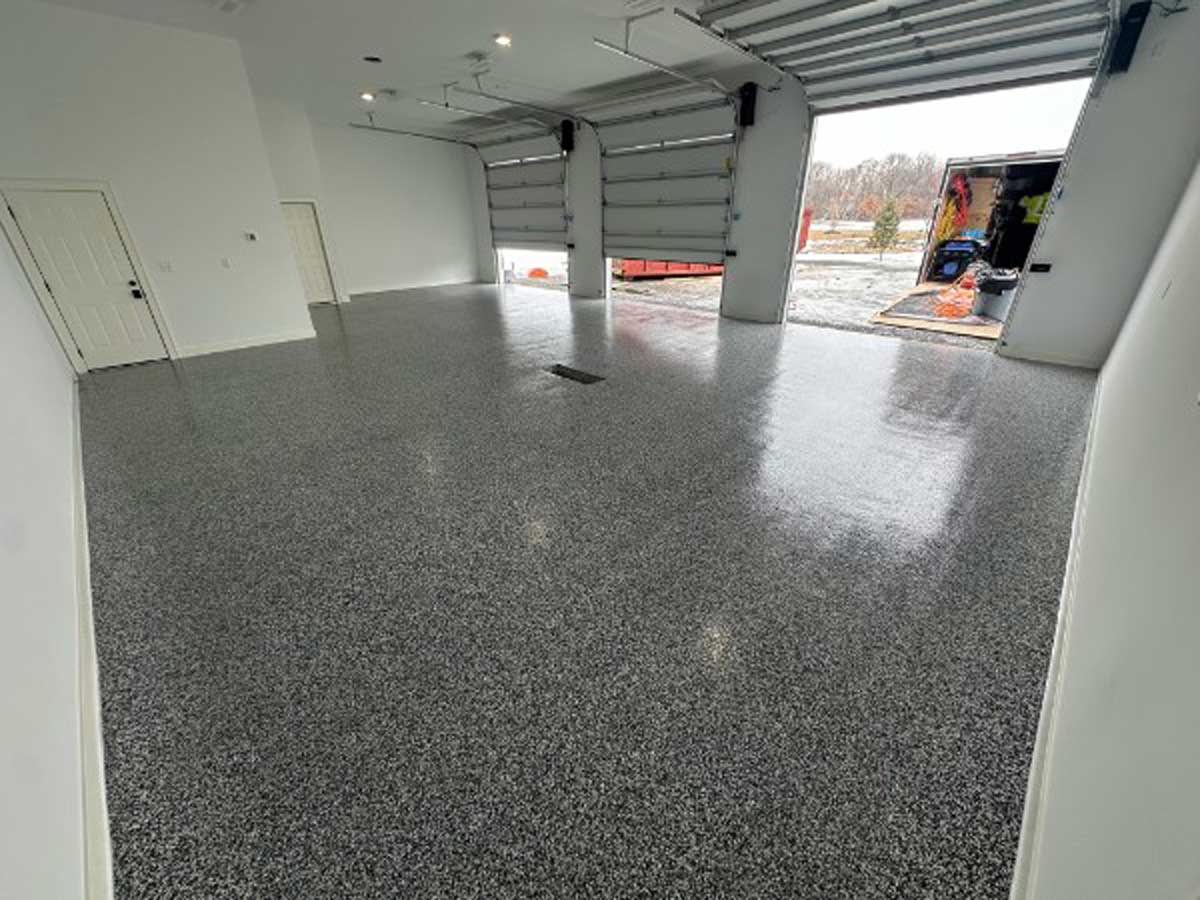 1,180 sq. ft. garage floor coating in Wyoming, MN featuring Quartzsite flake finish and Rapid Shield polyurea system by Grizzly Concrete Coatings.